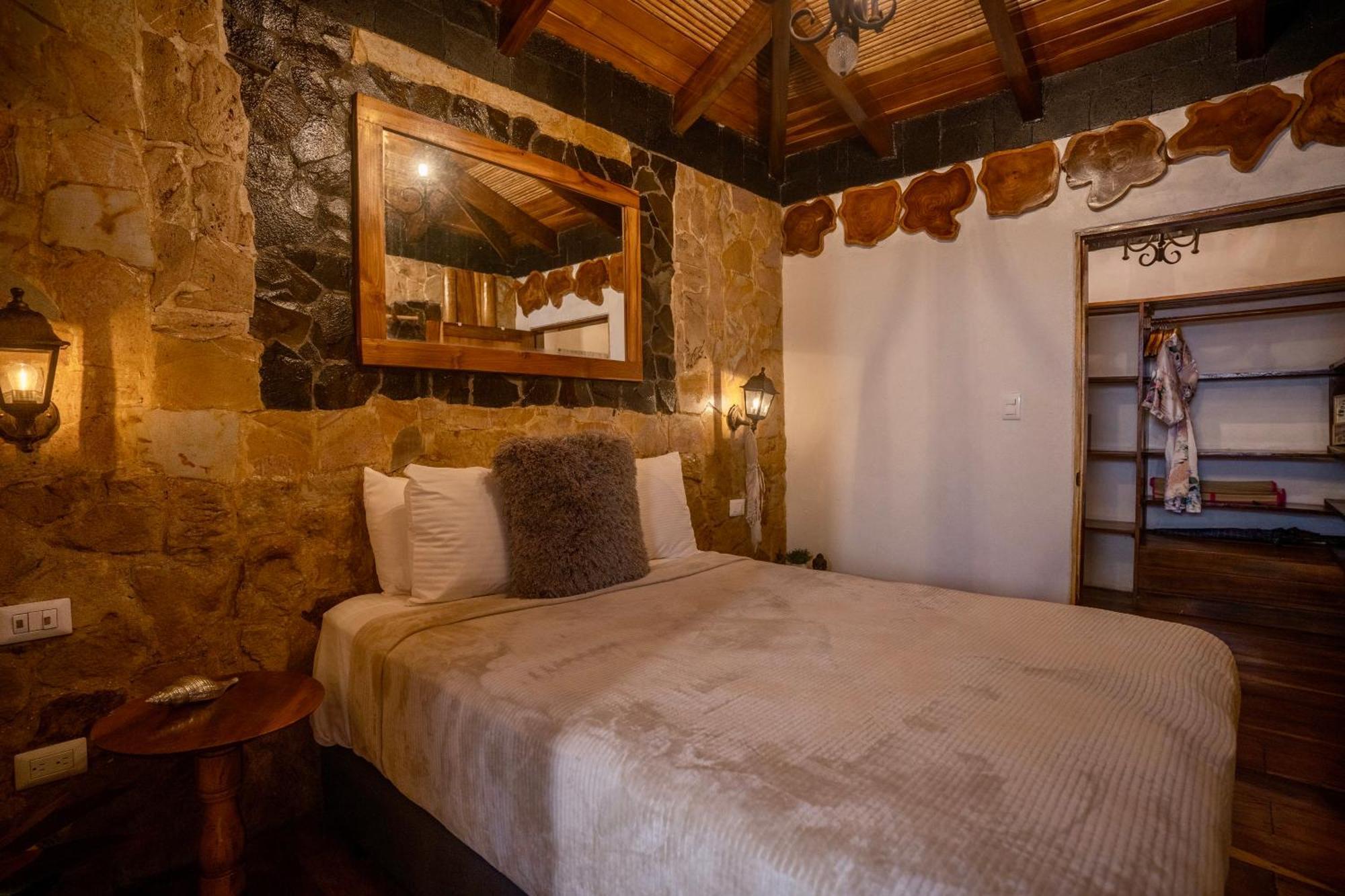 Ocho Artisan Bungalows (Adults Only) Tamarindo Esterno foto