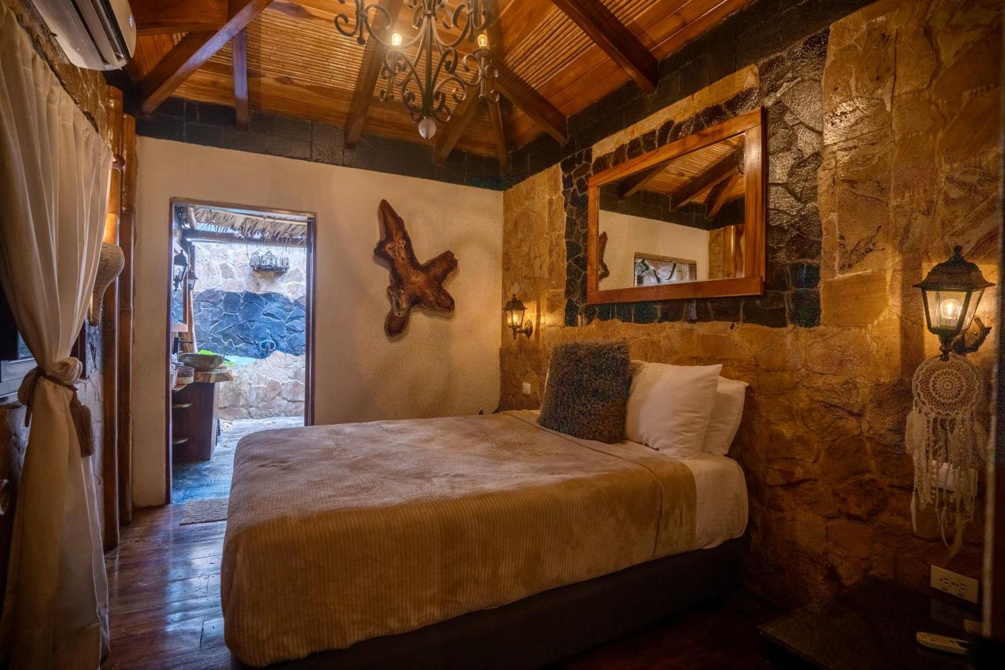 Ocho Artisan Bungalows (Adults Only) Tamarindo Esterno foto